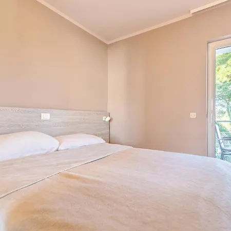 Paradiso, No 6 *