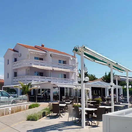 Paradiso, No 6 Daire Vir