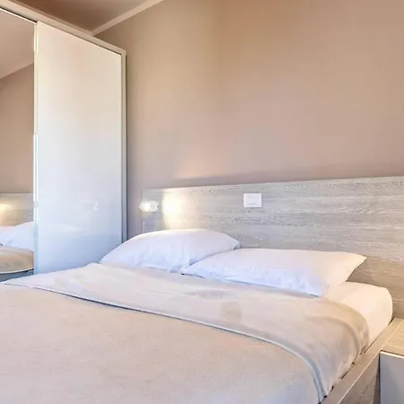 Paradiso, No 6 * Vir