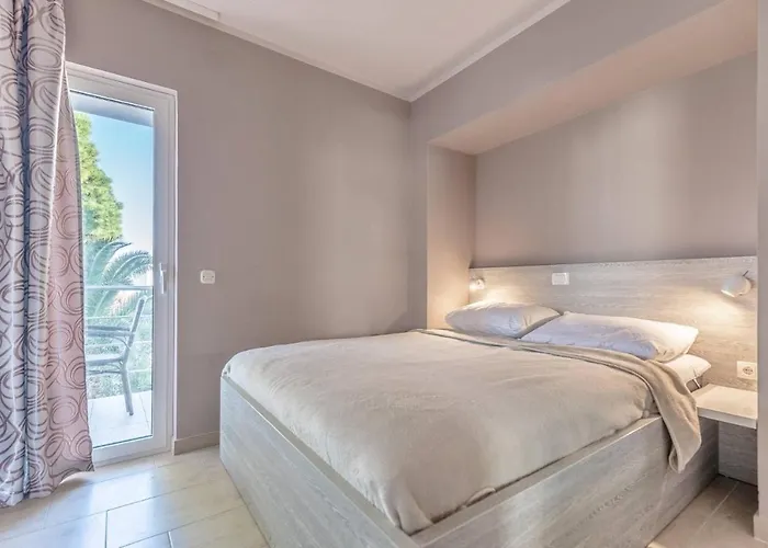 Paradiso, No 6 Apartman Vir