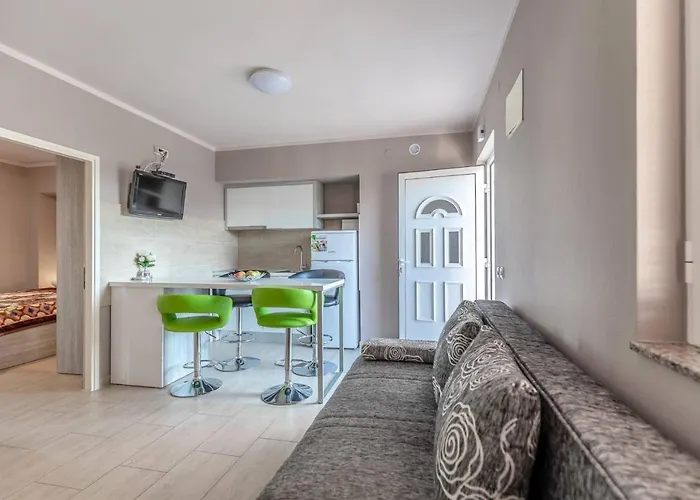 Paradiso, No 6 Apartman *