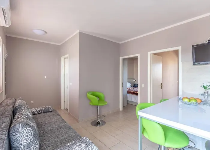 Paradiso, No 6 Apartman Vir